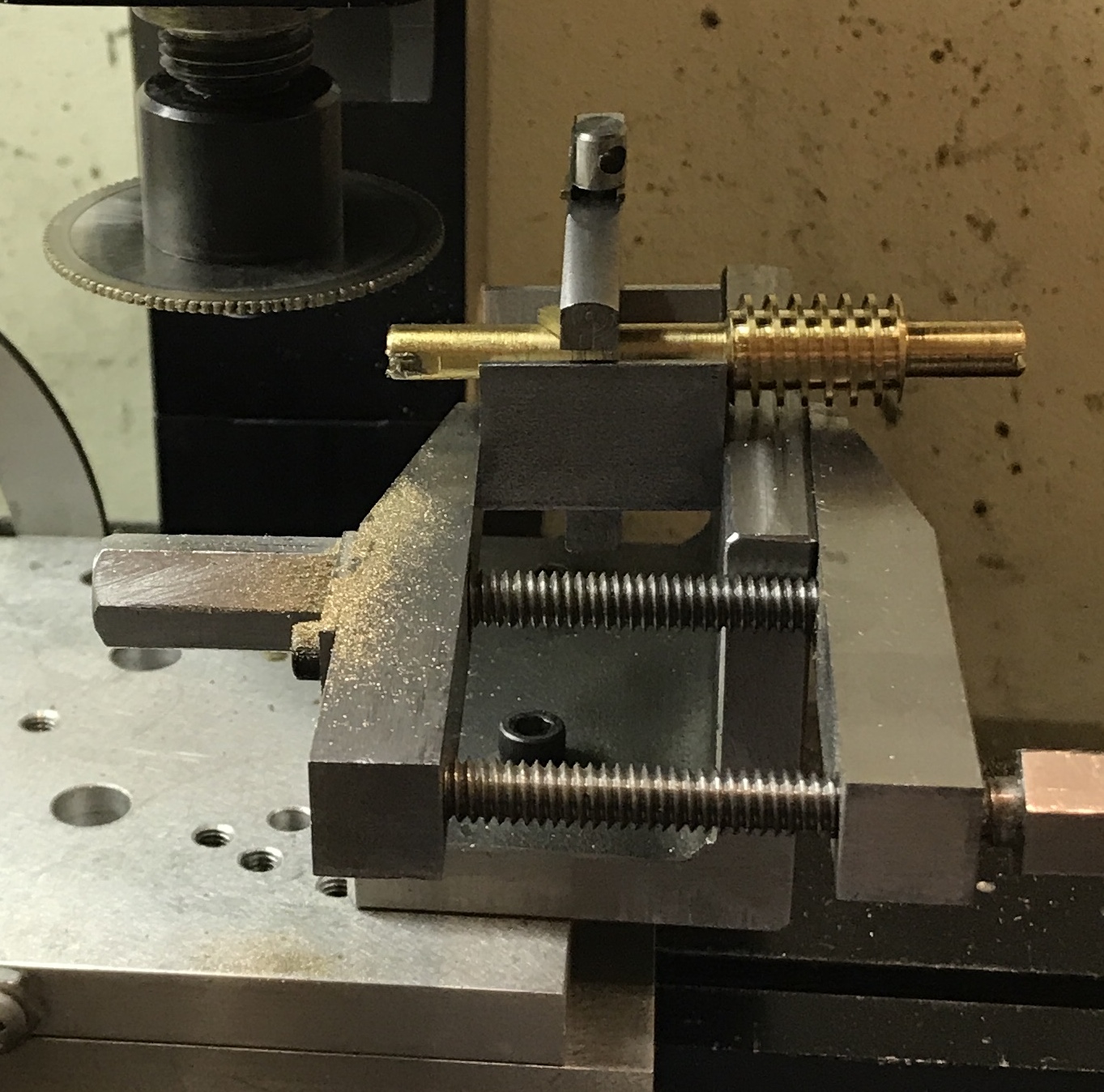 Slotting the worm shaft